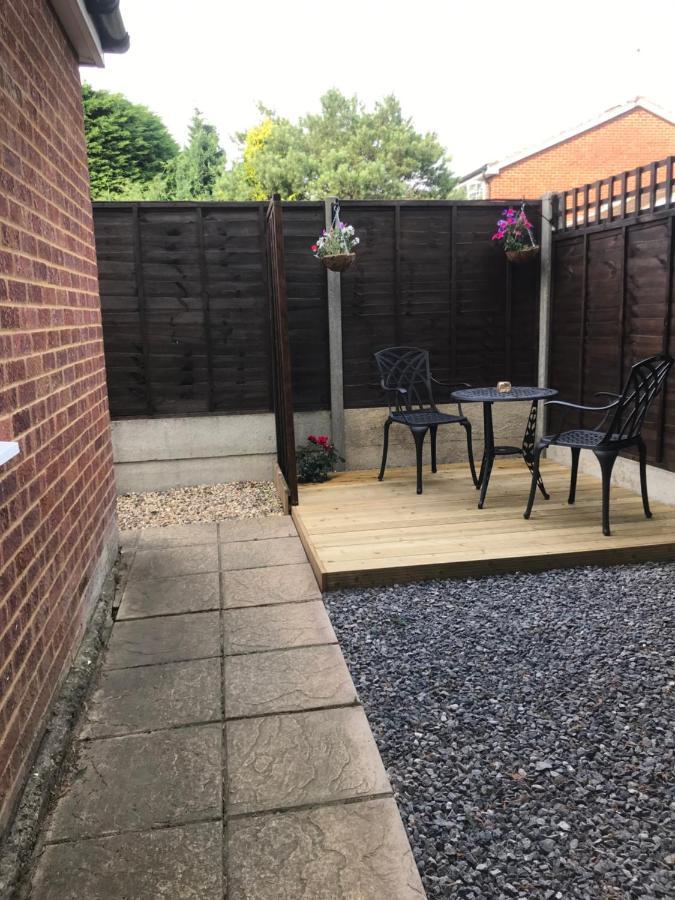 Studio-1-Staines/Heathrow/London-Own Entrance Exterior foto